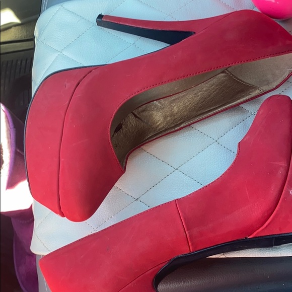 Heels - Picture 2 of 3